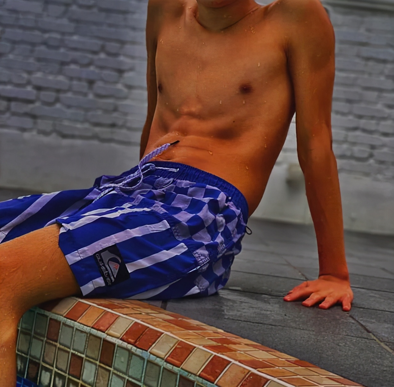 張柏芝大兒子罕見露臉，13歲Lucas稚氣褪去變成熟，很像謝霆鋒