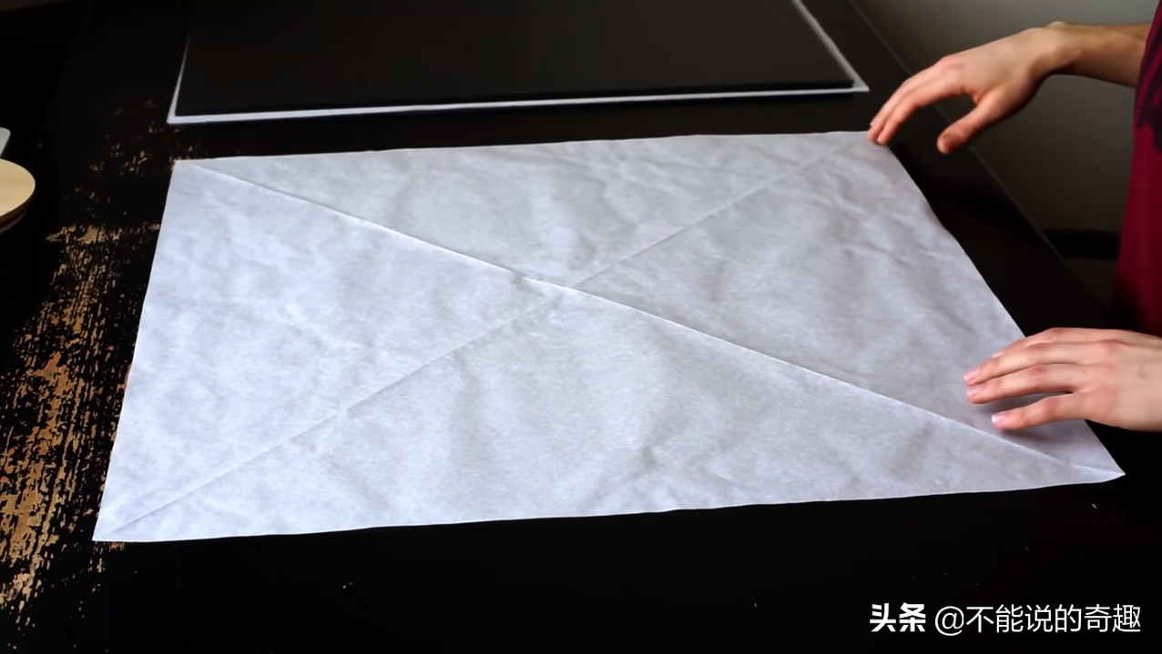 芬兰网友仅用一张纸，不加任何切割和撕裂折出逼真形象，拍案叫绝