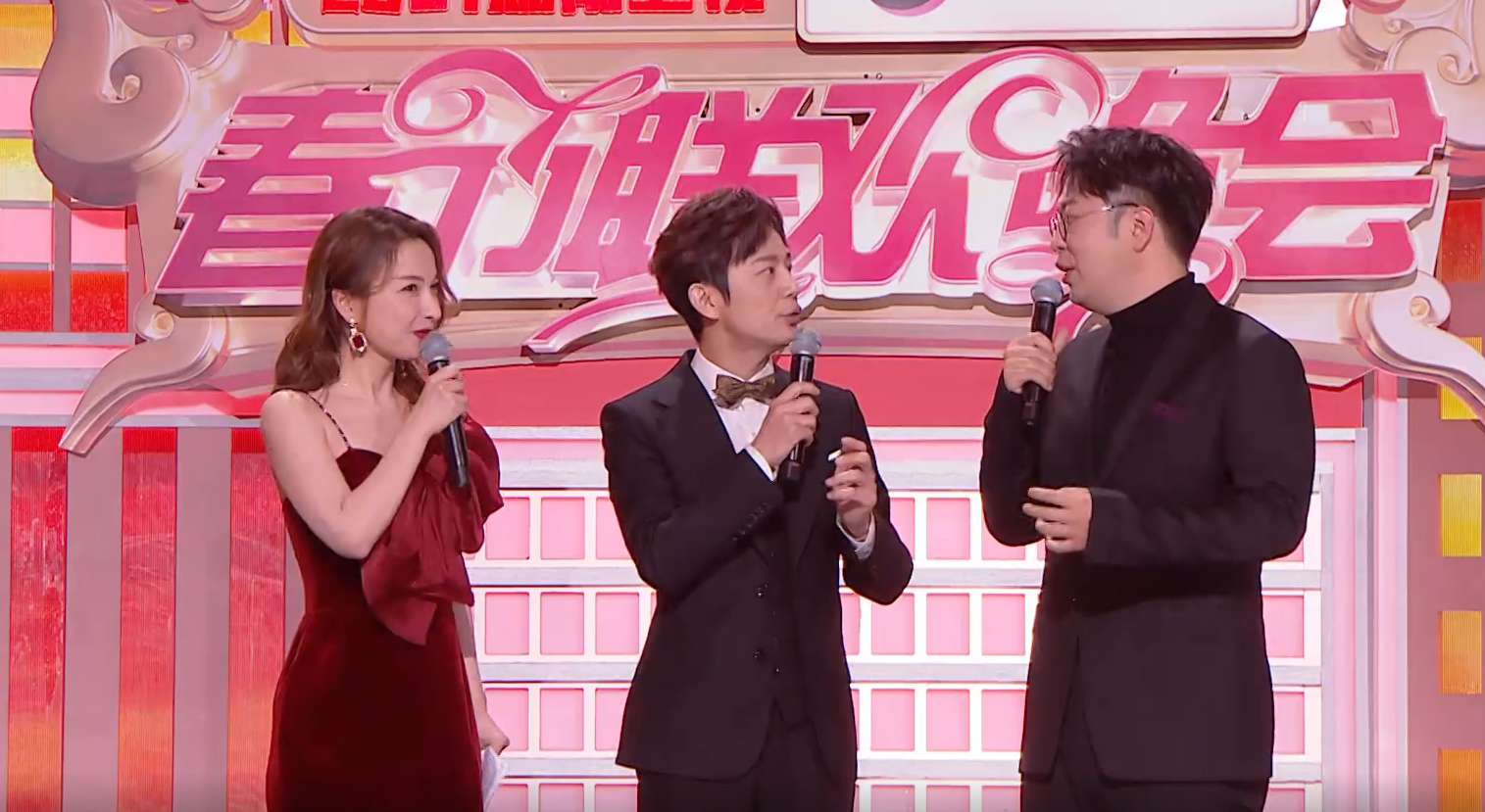 湖南春晚主持百态：吴昕浮夸，沈梦辰造型抢镜