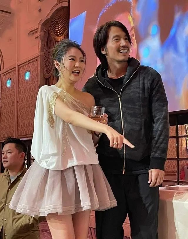 安以轩女儿满月宴超奢华，向太全家出席，席开