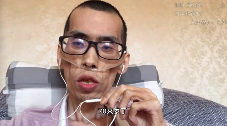 网红直肠癌晚期被医院拒收，枯瘦如柴认不出，父母高龄还有俩幼女