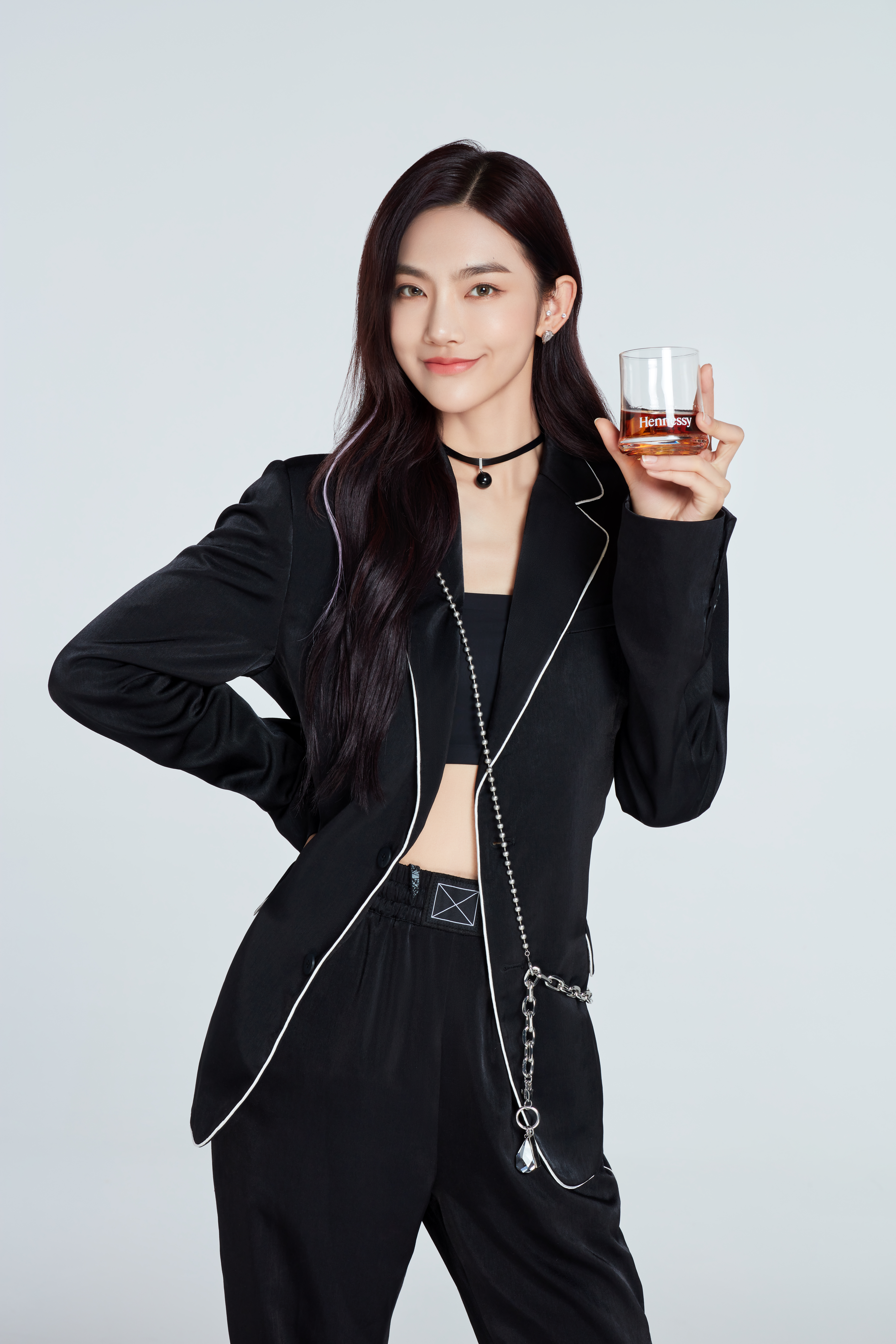 GIRLWEARINGPEARLS黑曜珍珠，熠熠星光