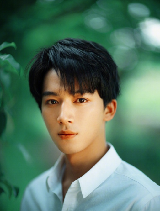 许凯宋威龙靠边站？他被于正官宣并夸奖，没出