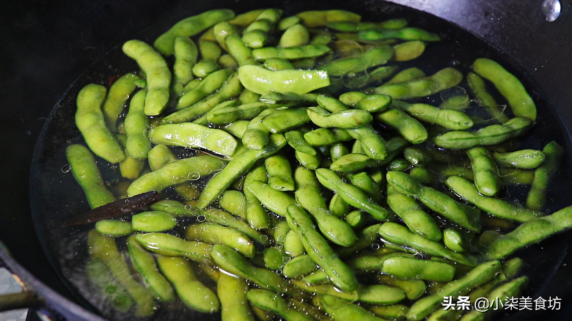 图片[6]-夏天 毛豆最好吃做法 10元买一大盆 香辣入味有口感 凉爽过瘾-起舞食谱网