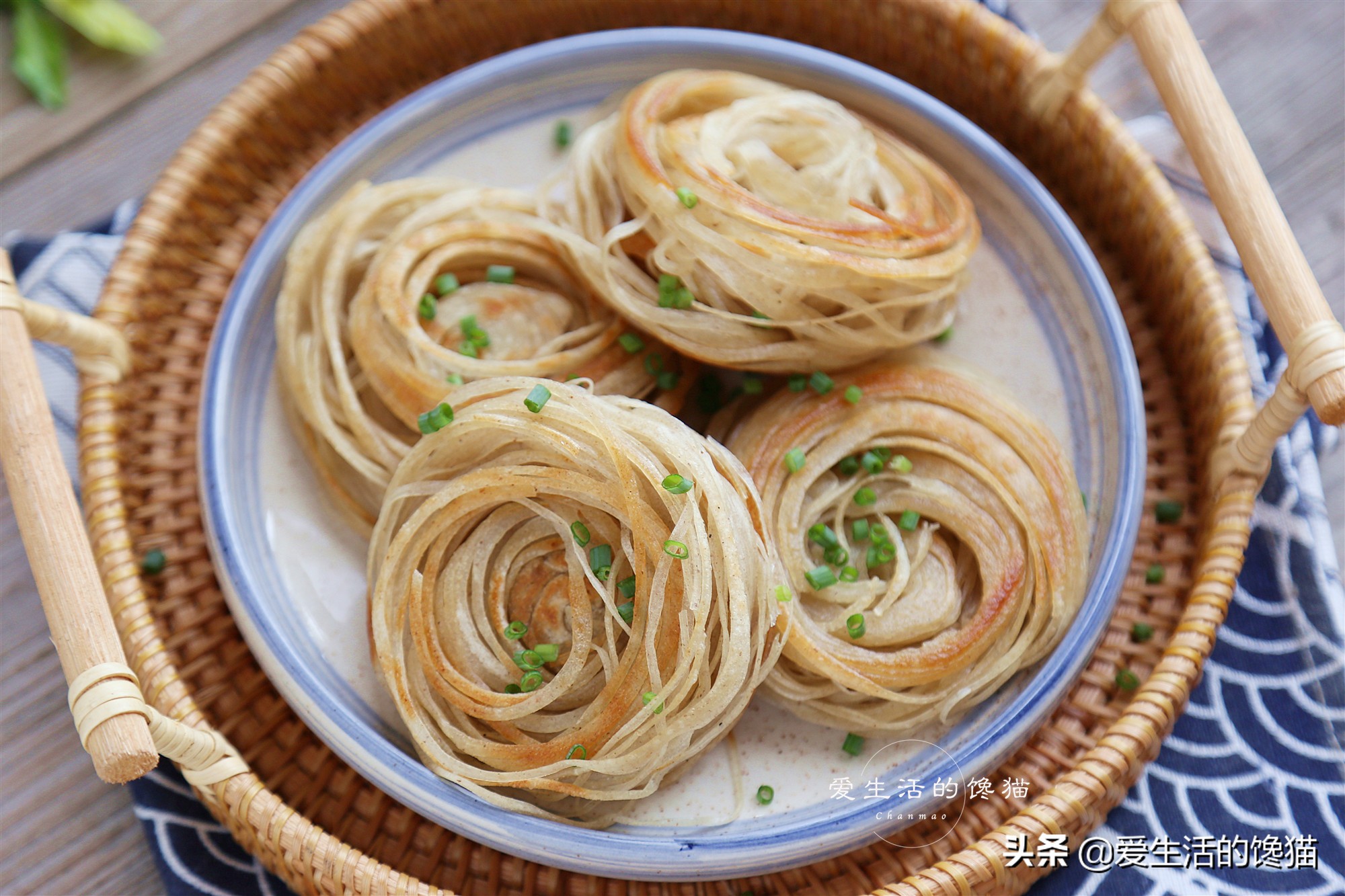 寒假來了，早餐不用愁，做一盤這餅，香脆可口，孩子愛吃我樂意做