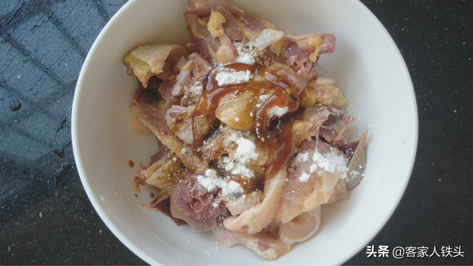 入秋后吃鸡，试试客家一道温补油水鸡做法，肉香汤鲜，好吃又简单