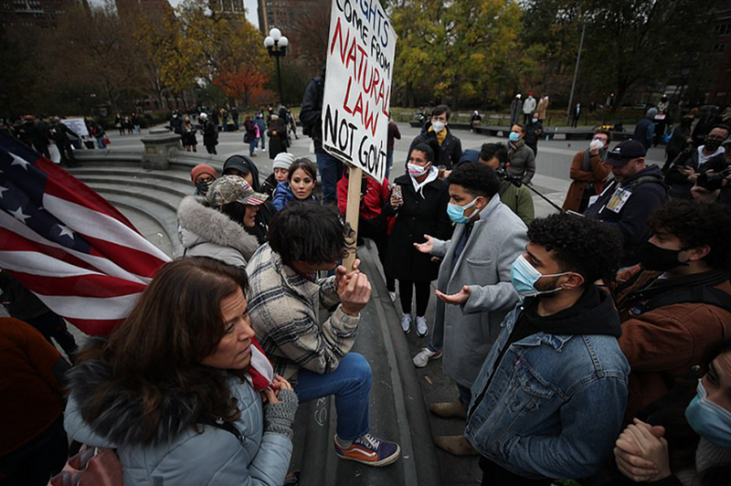 難怪特朗普不肯�封國�抗疫，專家算了筆賬，救1人要花600萬