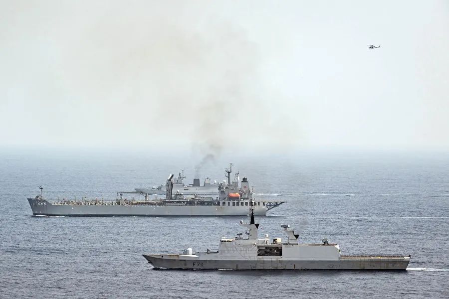 意圖何在 法國準航母即將過航南海 並與日本軍演 艦艏行處是長城 Mdeditor