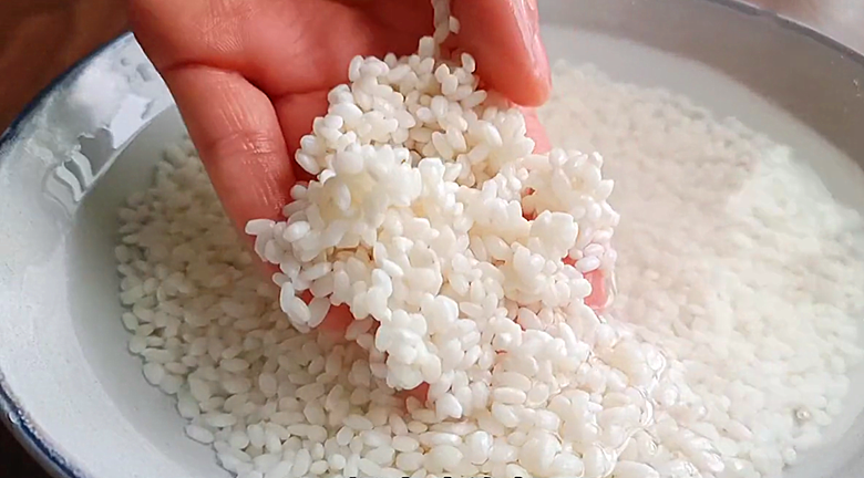 五花肉不要紅燒啦，淋2個雞蛋，你想不到的做法，每次上桌不夠吃