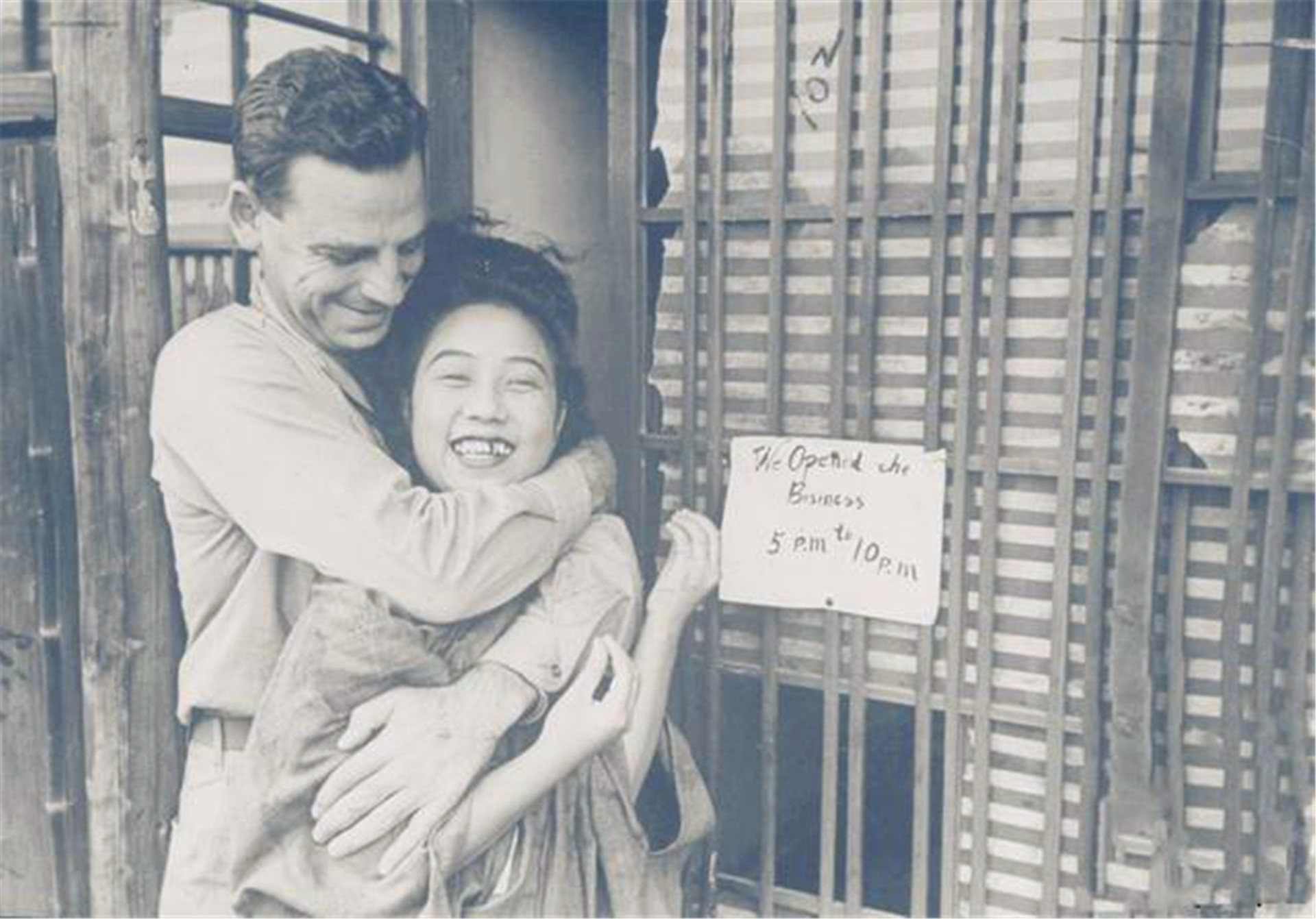 美国在日本投下原子弹，日本人为什么不恨美国