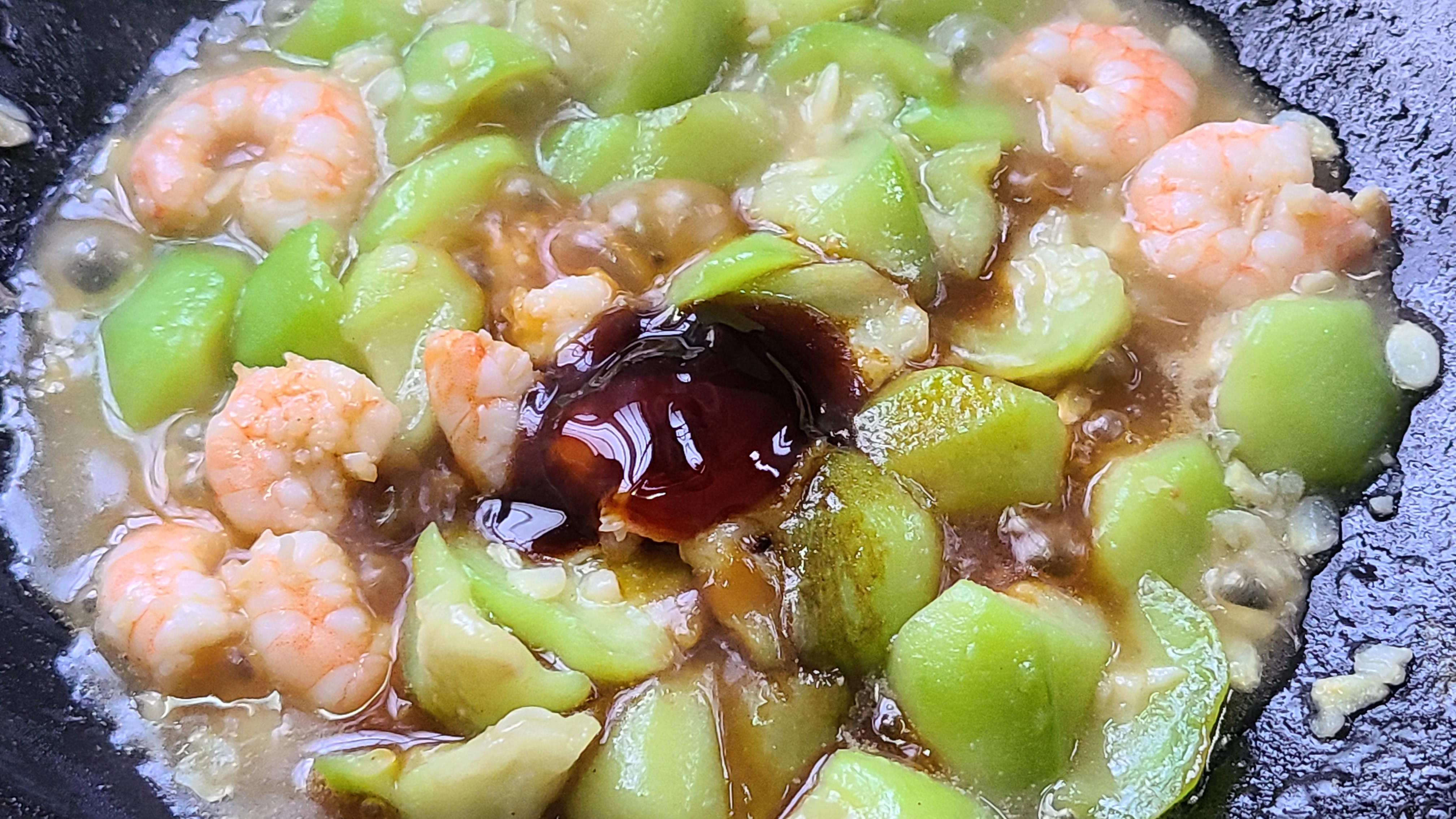 大虾这样做很简单，味道鲜甜又好吃，清淡美味值得一吃