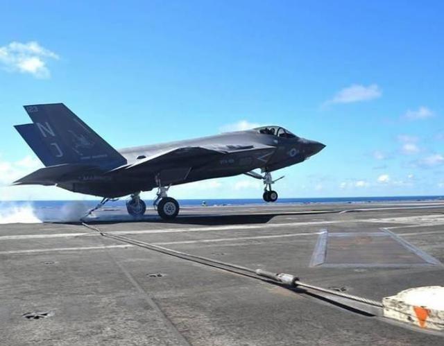 ​实现无缝对接！美国新版大黄蜂战机完成组装，性价比高成亮点