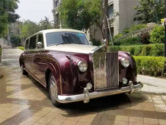 男子花重金租大劳当婚车，事后却得知是国产货