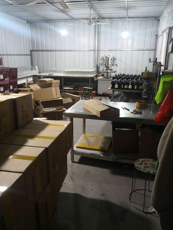 废弃厂房制假洋酒 新乐警方一窝端缴获假名牌洋酒1066瓶 社会 爆资讯新媒体平台