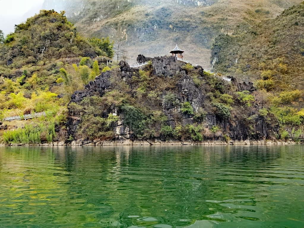 天阴不掩山水美(3)深山翡翠浩坤湖