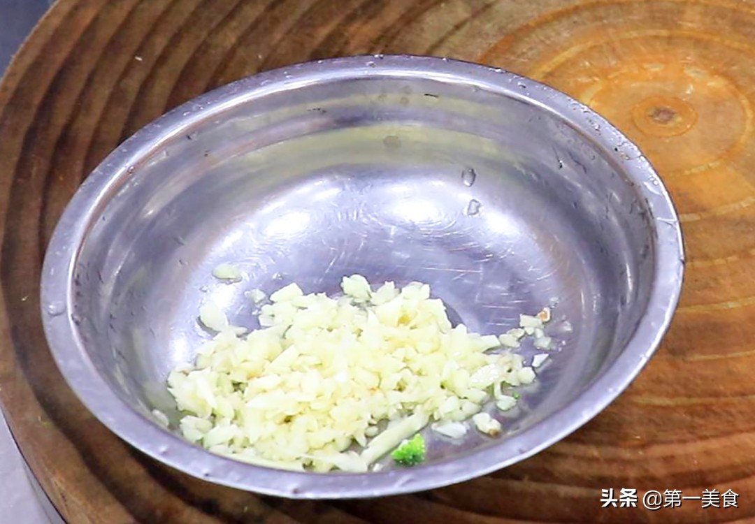 图片[3]-【蒜蓉西蓝花】做法步骤图 清脆爽口 色泽翠绿-起舞食谱网