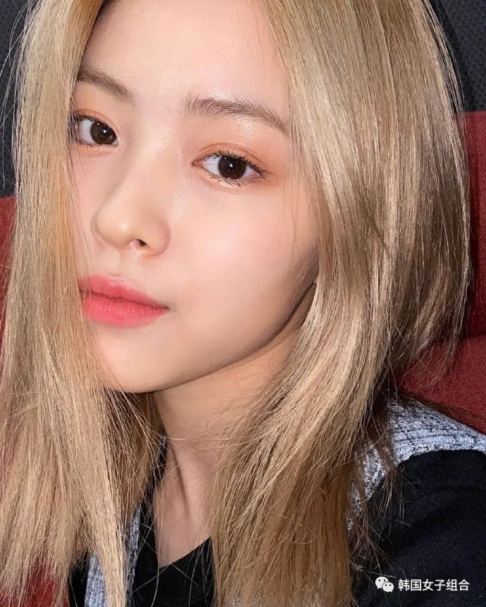 不仅脸蛋漂亮,特有的酷帅的氛围感,而更有魅力的这位女团爱豆