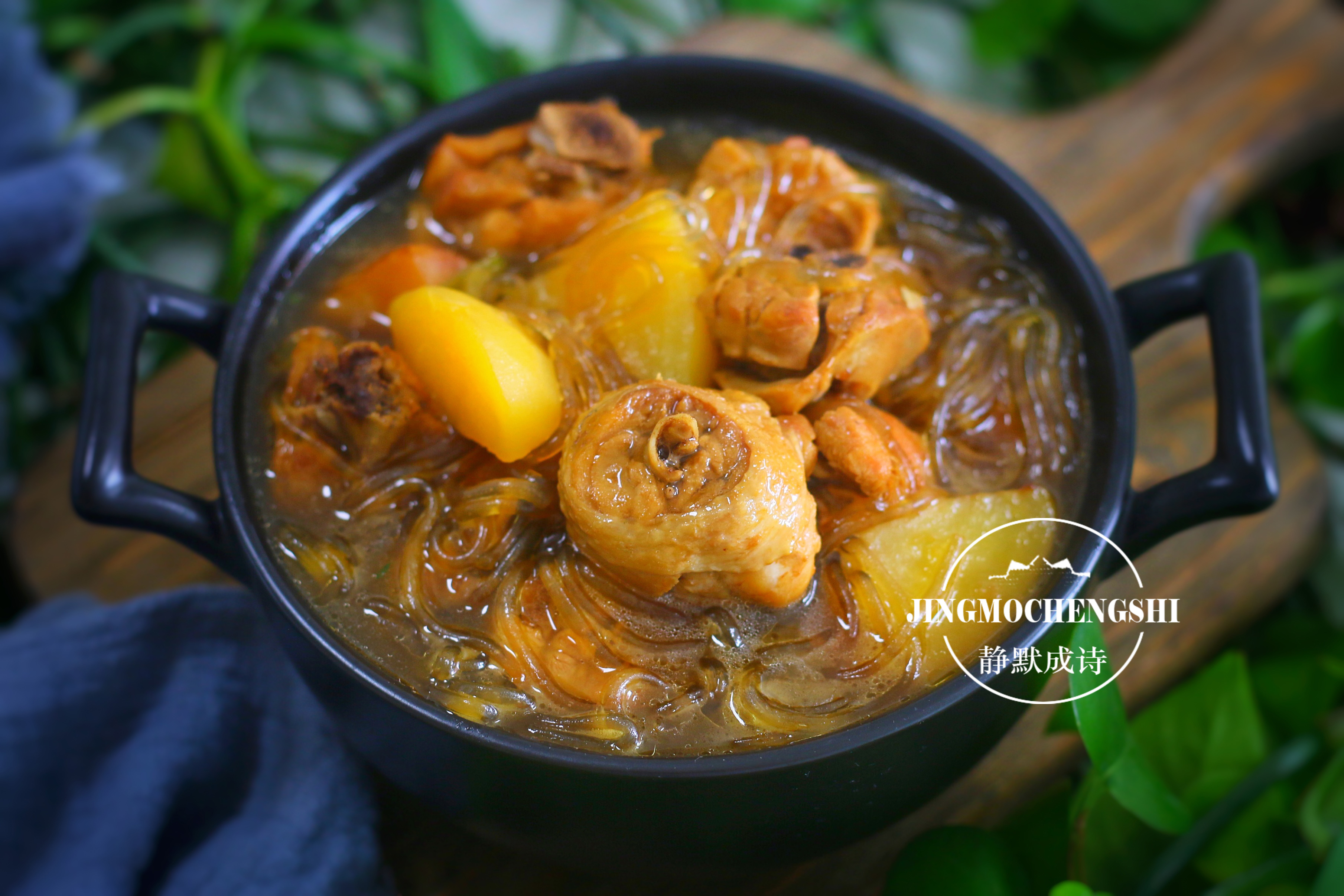 鸡腿和它是绝配，像我这样烧上1锅，好吃又解馋，你也来1勺？