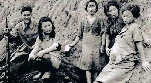 因?yàn)槊利?，她一夜被日軍蹂躪五十次，晚年才說(shuō)那一年為什么不尋死