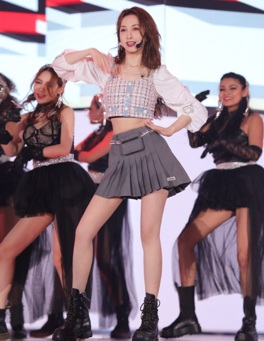 38岁吴昕瘦出新高度，生图曝光暴露真实状态，被