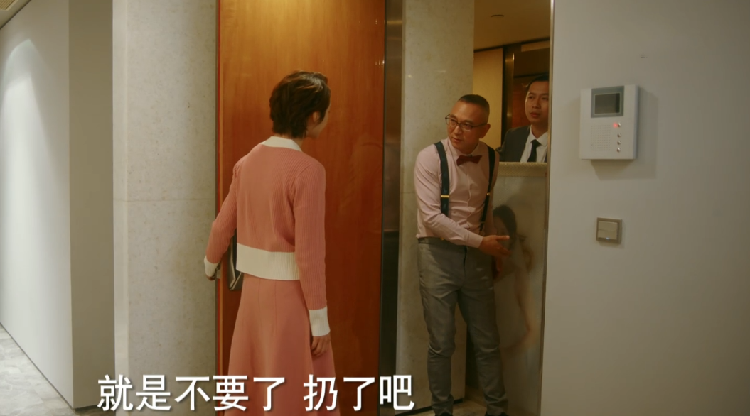 他爱：陆浩去陪周莉，任染做不到一腔孤勇；她选择成为“机器人”