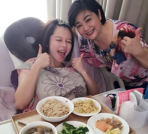 杨恭如妈妈赛亚姐，李小璐妈妈靓绝东三省，这些明星父母也太美了