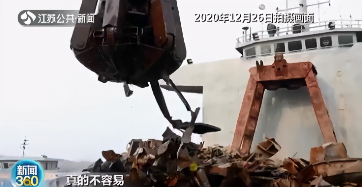为保护江豚 长江千吨级沉船被肢解成千块碎片打捞上岸