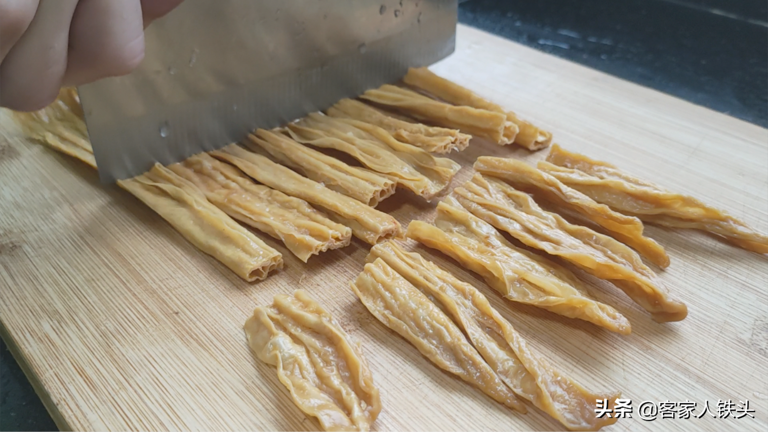 广式蒸排骨：详细配方与做法，掌握好这一步，排骨嫩又滑越吃越香