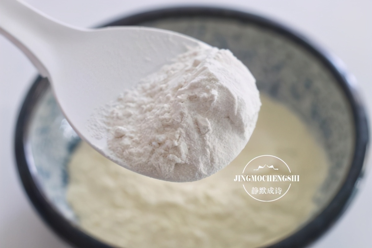 用牛奶做1款元氣美食，香甜軟糯，大人孩子都愛吃，過年做起來