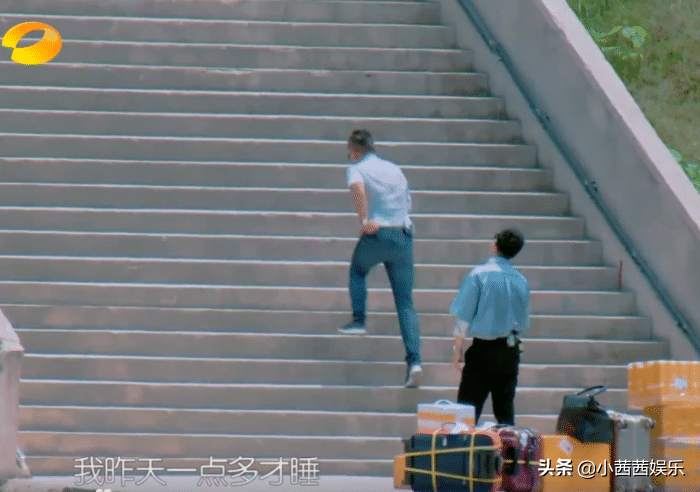 高温下搬行李，《中餐厅》“刁难”嘉宾，网友：高以翔事件忘了？