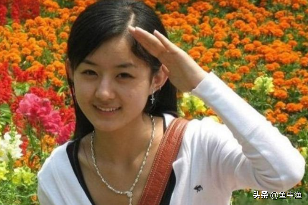 “清纯小花”赵丽颖的心酸上位史，和她生命中3个因戏生情的男人