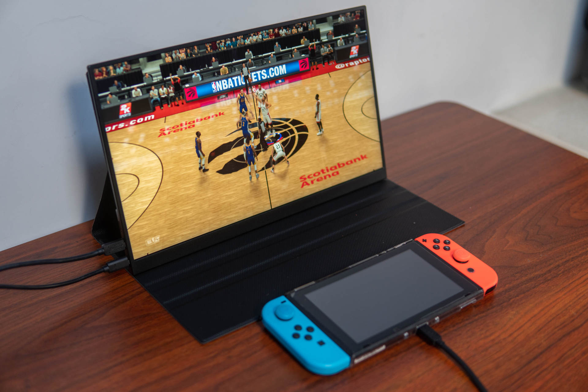 99% P3色域，10bit色深，这真是一块便携显示屏？