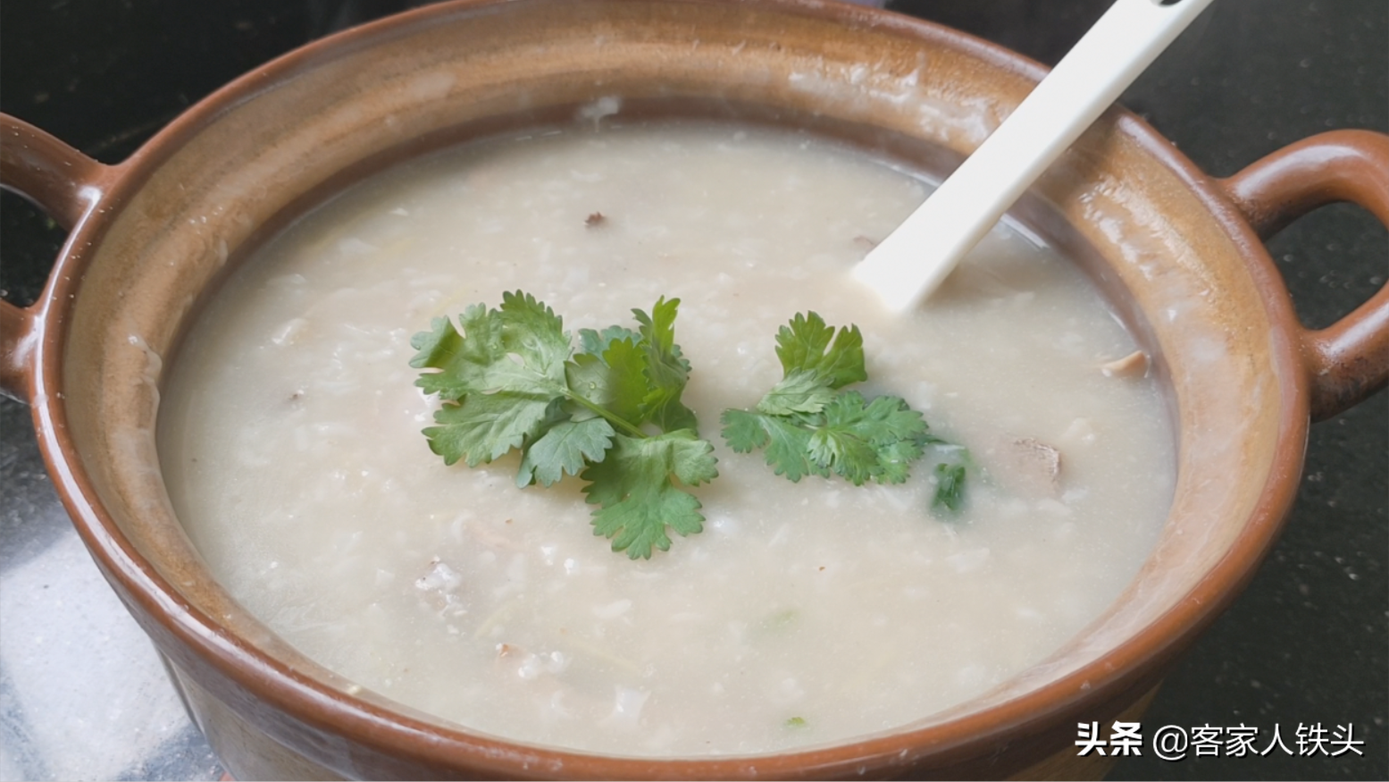 广东特色早餐吃法，天冷最适合吃，鲜香顺滑营养，一周吃3次不腻