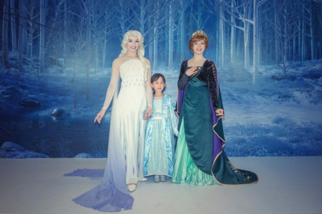 黃磊孫莉曬照為二女兒慶生，7歲多妹穿公主裙扎小辮，越來越漂亮