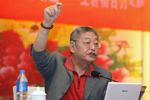 从厂工到亿万富翁，杨百万名利双收，如何诓骗数万股民倾家荡产？