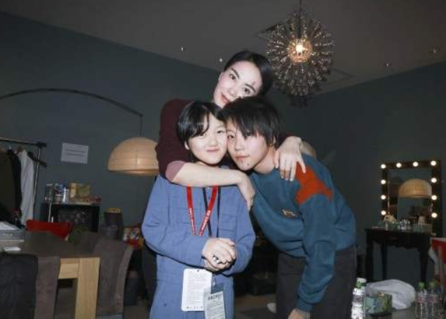 李嫣被问：怎么看王菲和谢霆锋的关系？她的回