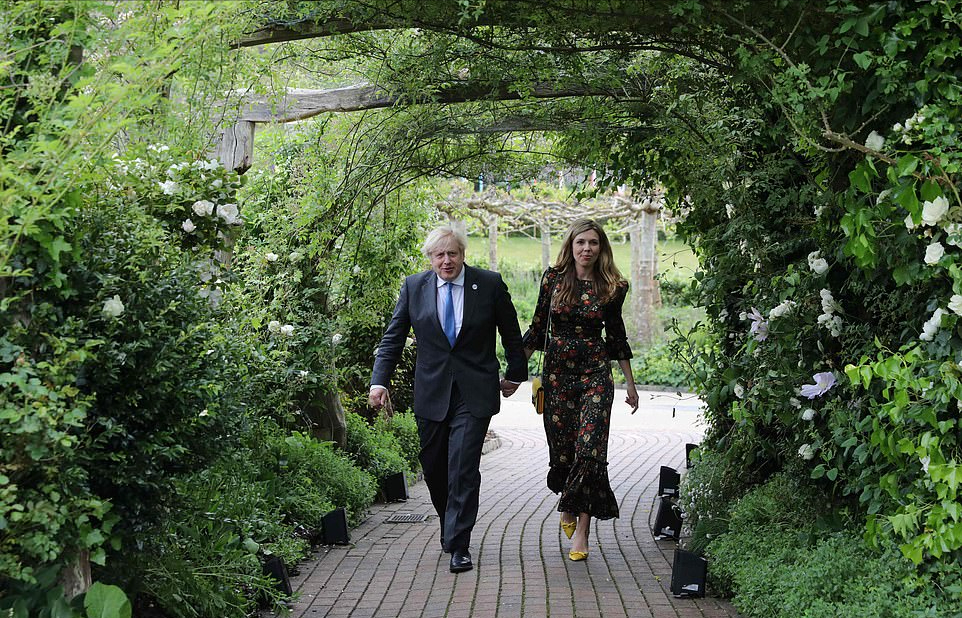 第一夫人们G7峰会首场比拼！日本夫人大展东方美，英国夫人真少女