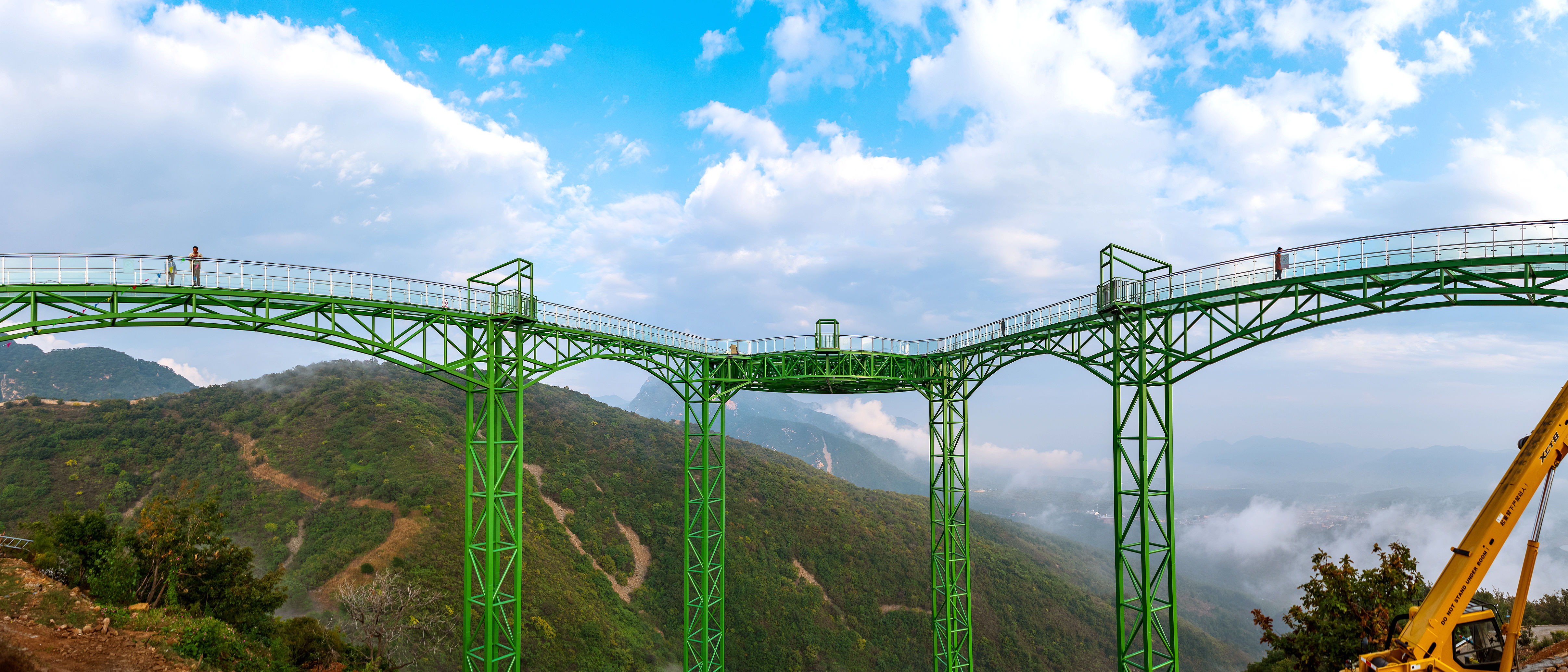 There is a viewing platform that I dare not go to, and there are more magnificent scenery