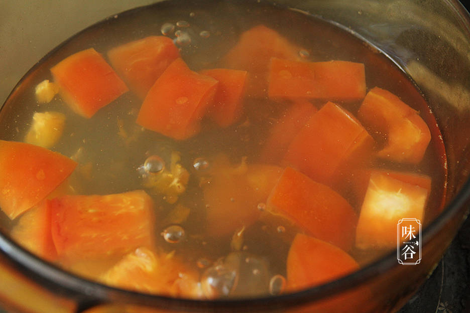 天越热，这汤越要多喝，做法简单，清香爽口不油腻，皮肤白嫩水灵