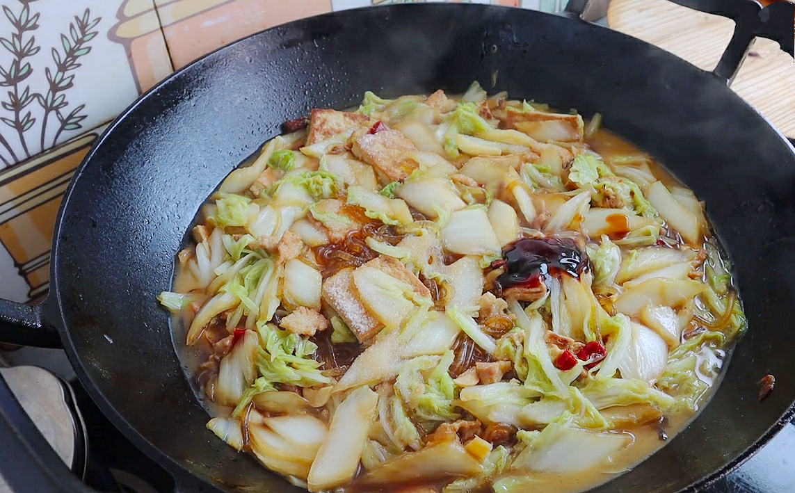 白菜燉豆腐怎樣做才好吃？原來做法有訣竅，一次燉一鍋，太解饞了