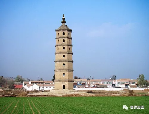200年历史的古塔倾斜后，奇迹的事情发生了……