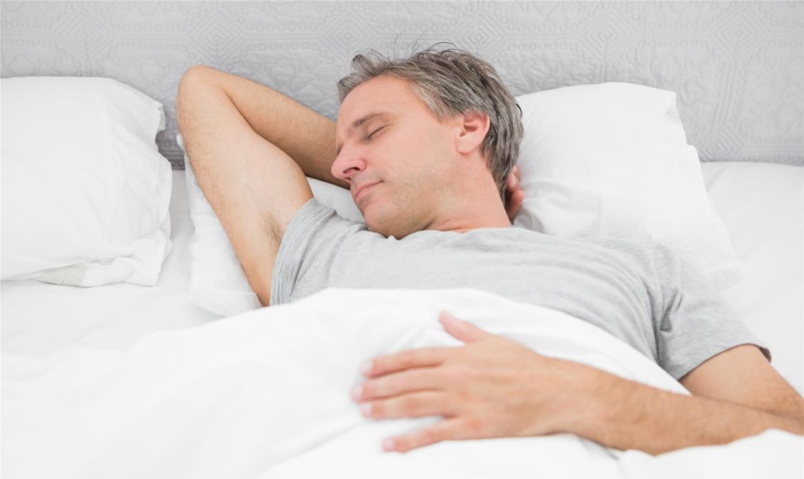 血管堵塞的人，晚上睡觉时或有3种表现，快对照自查一下