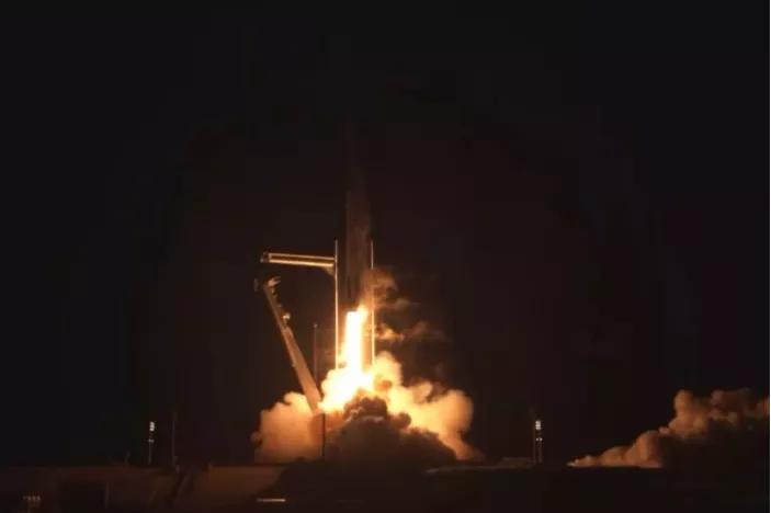 SpaceX首次正式载人航天任务发射成功，助力美国重回太空