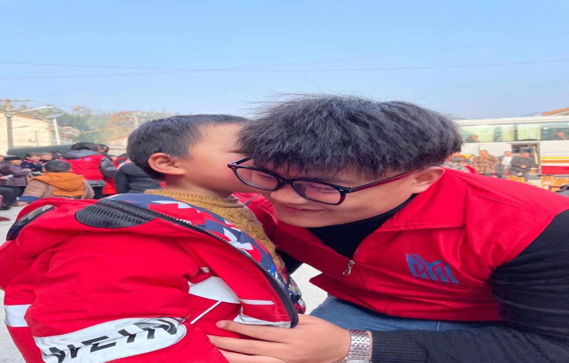 冷市镇：微点公益暖冬行动