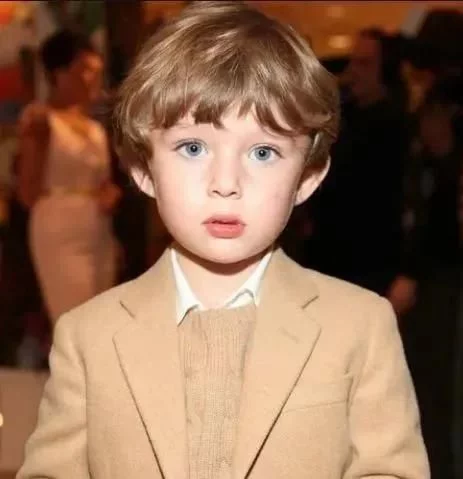 特朗普小儿子天生王子范，小时候像芭比娃娃，