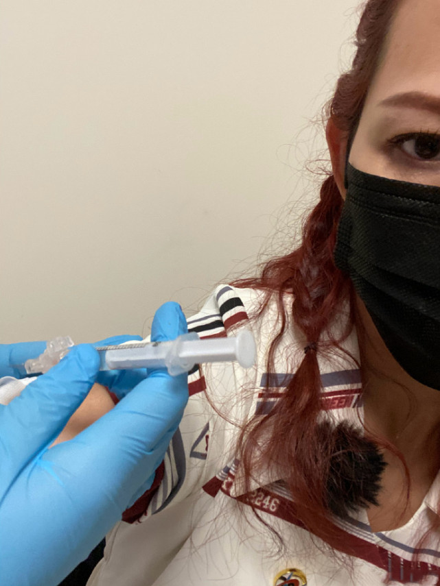 蔡少芬回應醫院就診，稱錄節目被狗咬，曬自己打狂犬疫苗報平安