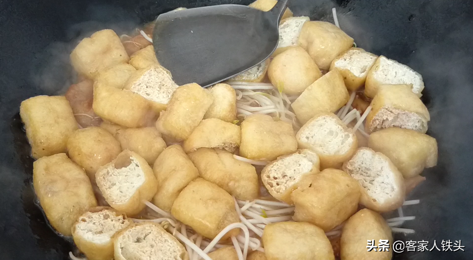 油豆腐和肉最過癮的吃法，不釀不蒸，大刀一切簡單做，噴香又下飯