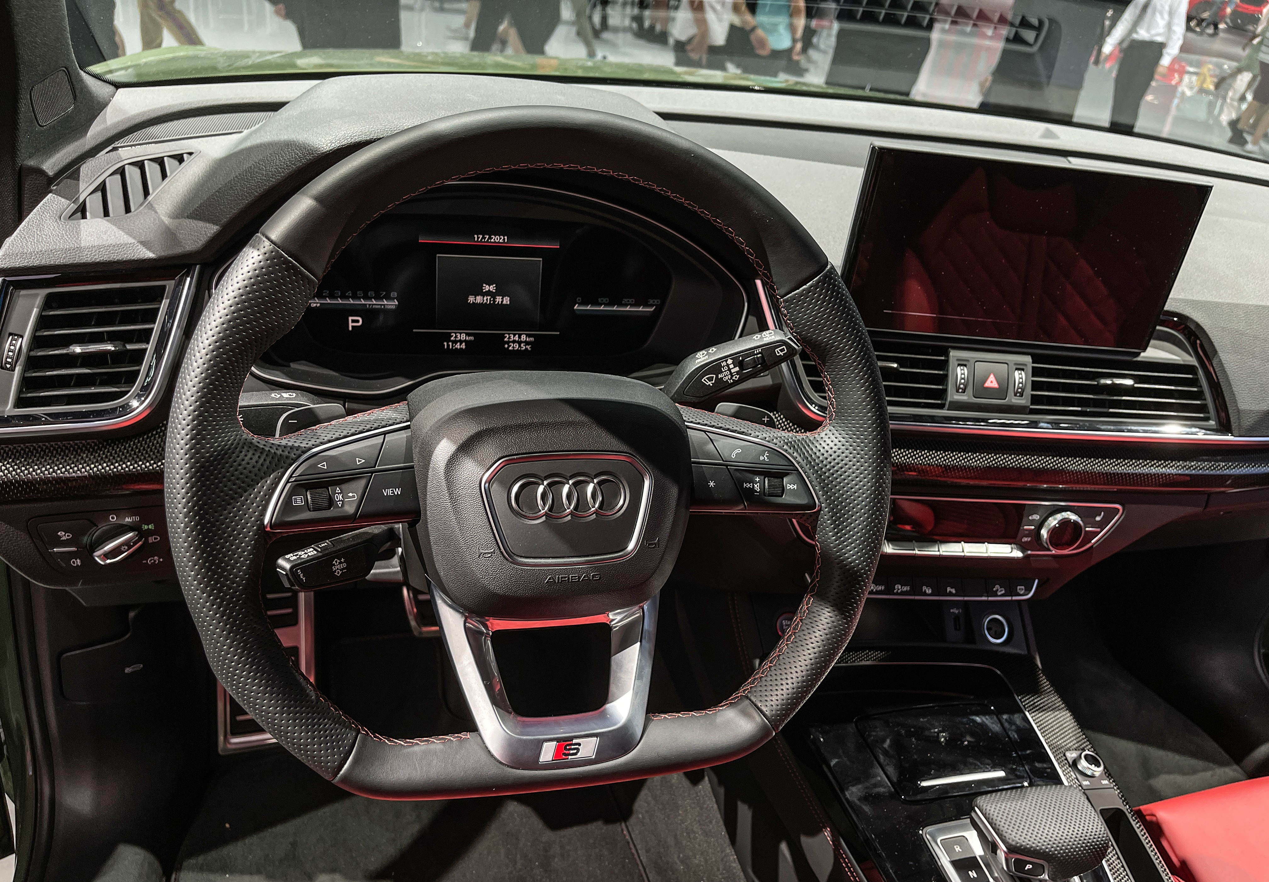 正宗quattro全时四驱+3.0T动力,新款奥迪SQ5上市,售63.28万元