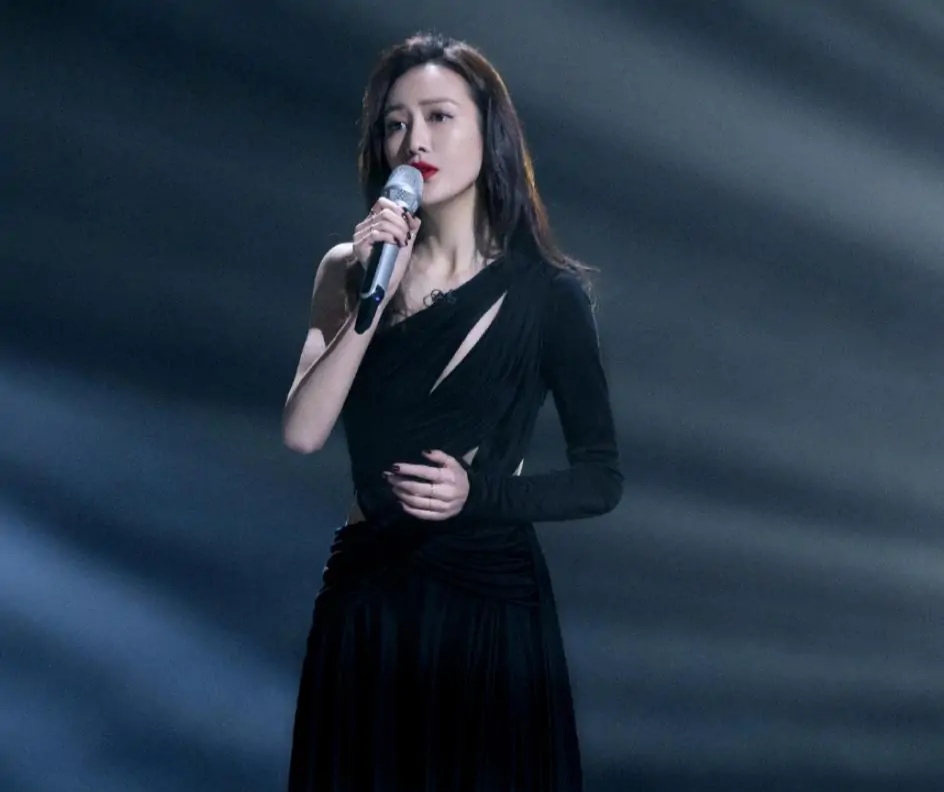 袁姗姗|《浪姐2》初舞台袁姗姗忘词 张柏芝跳舞划水黄晓明再现霸道总裁