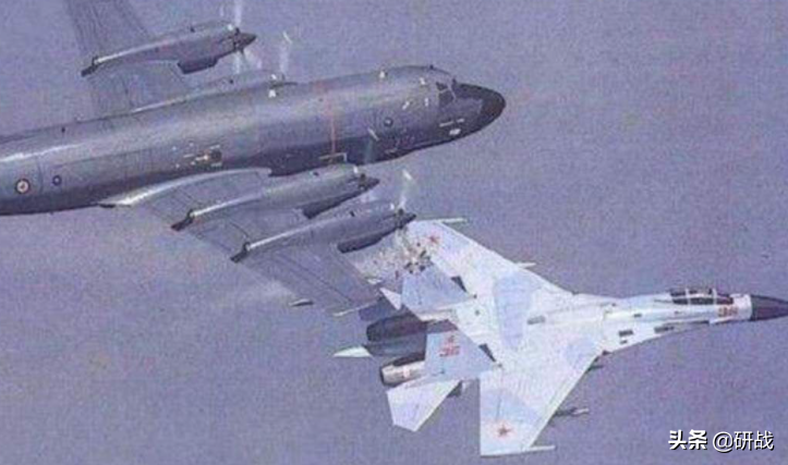 俄罗斯北约硬碰硬，苏30空中逼退F35，手术刀事件险些重演